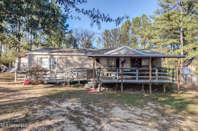 20220 Gordon St