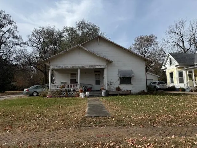 2023 N Robberson Ave
