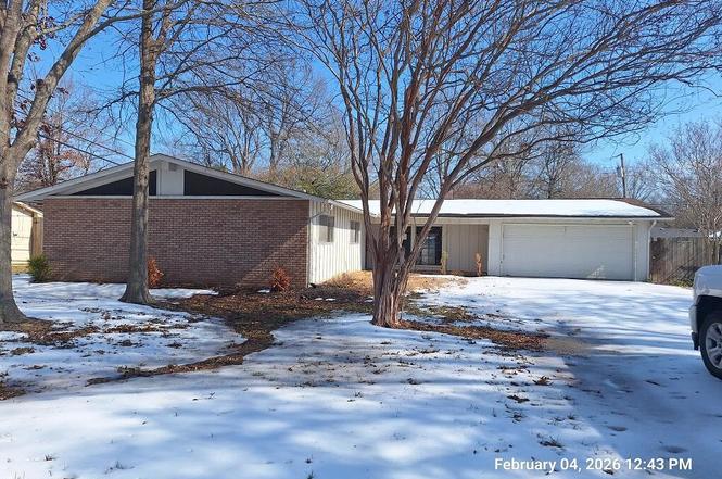 1204 Park Ln