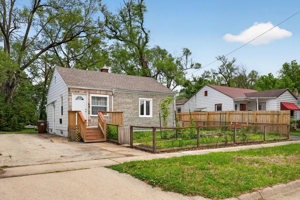 2212 Christina St