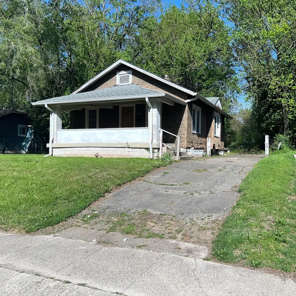 3437 Caroline Ave