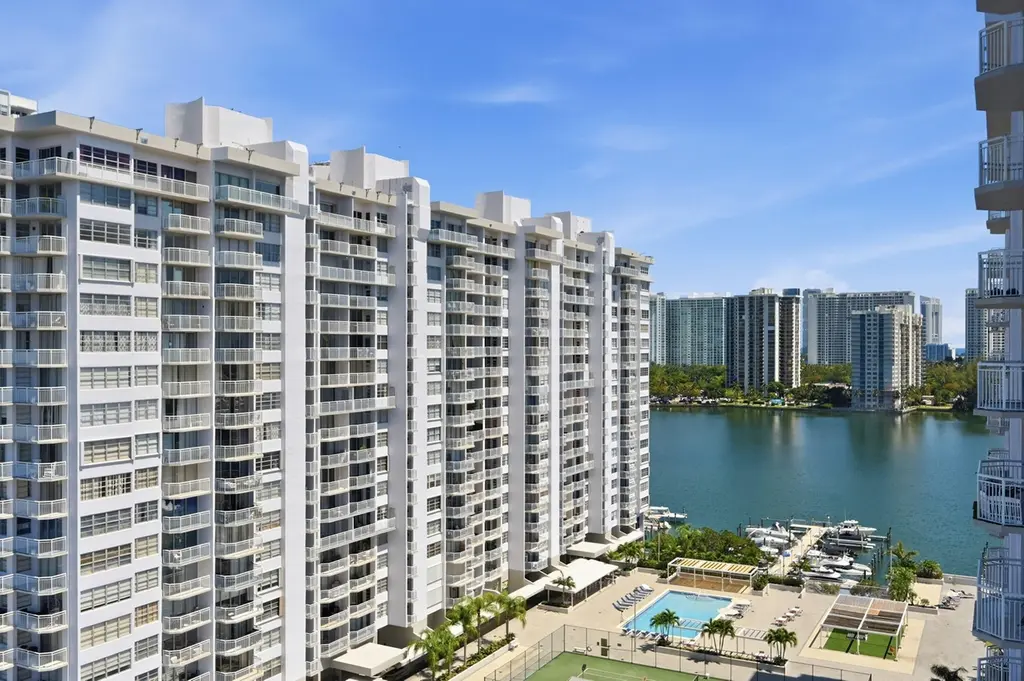 18011 Biscayne Blvd #1502