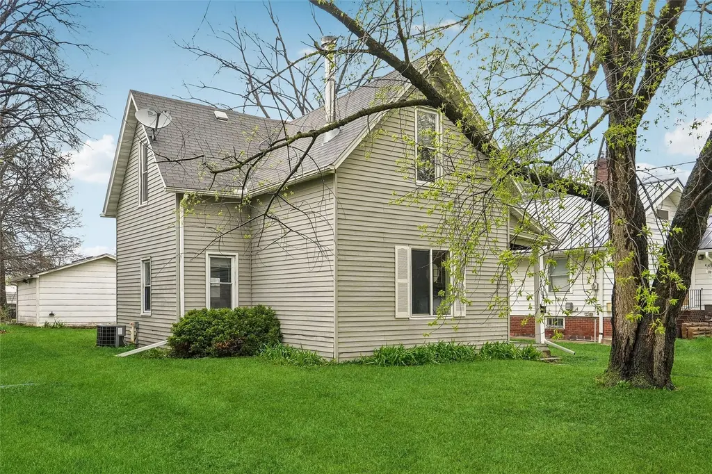 1304 Hull Ave