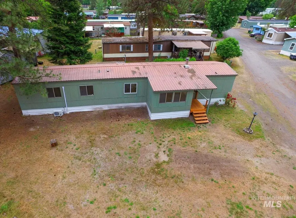 16 Kokanee Ln