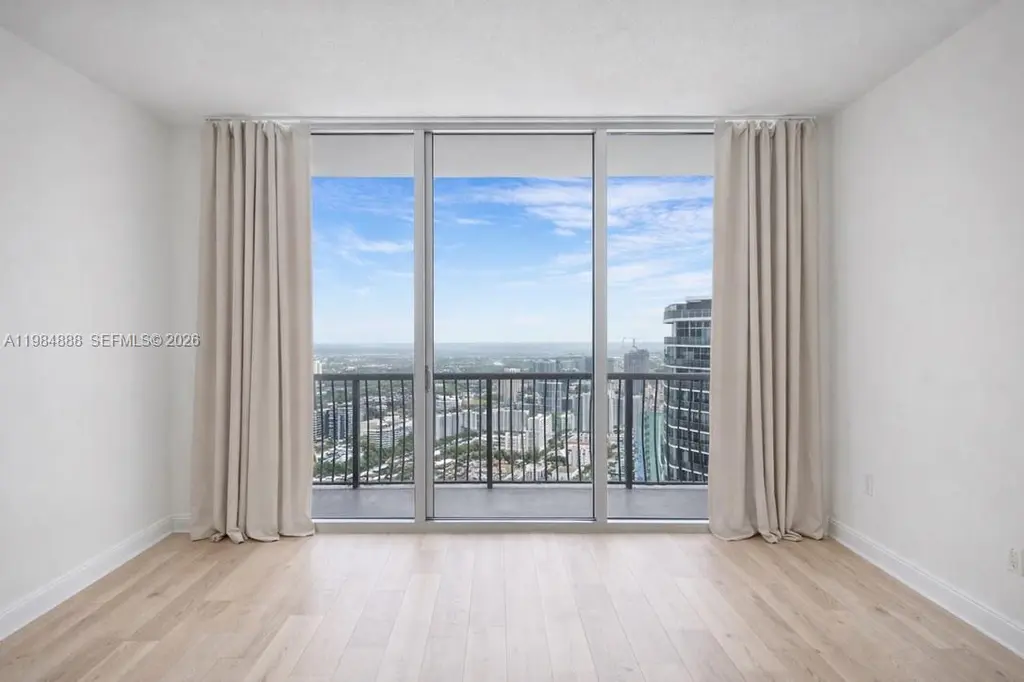 1750 N Bayshore Dr #3811