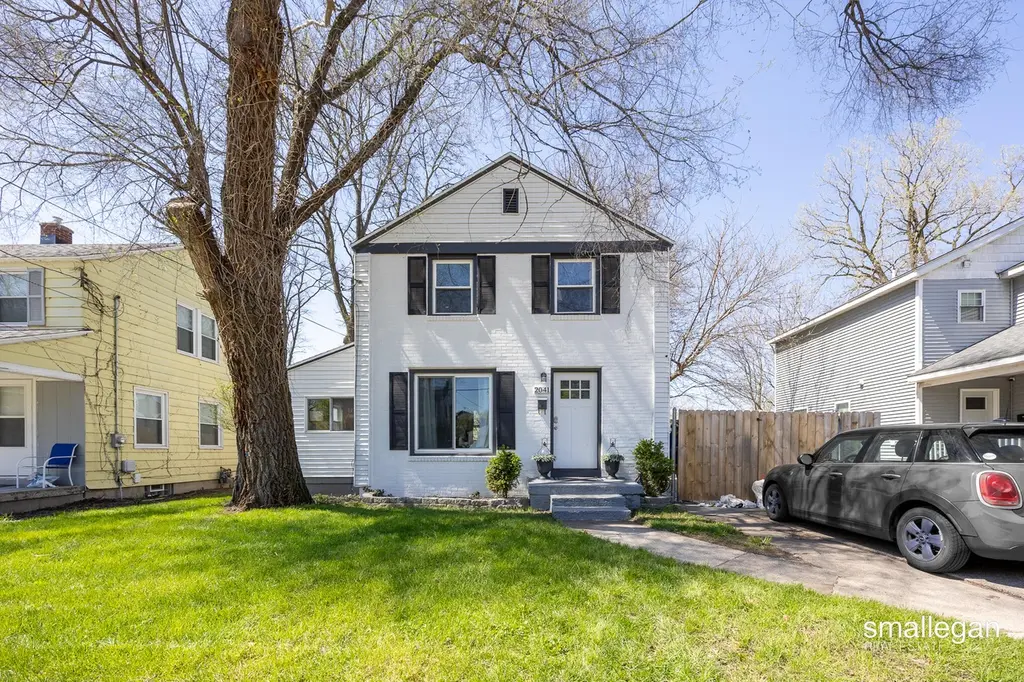 2041 Kalamazoo Ave SE