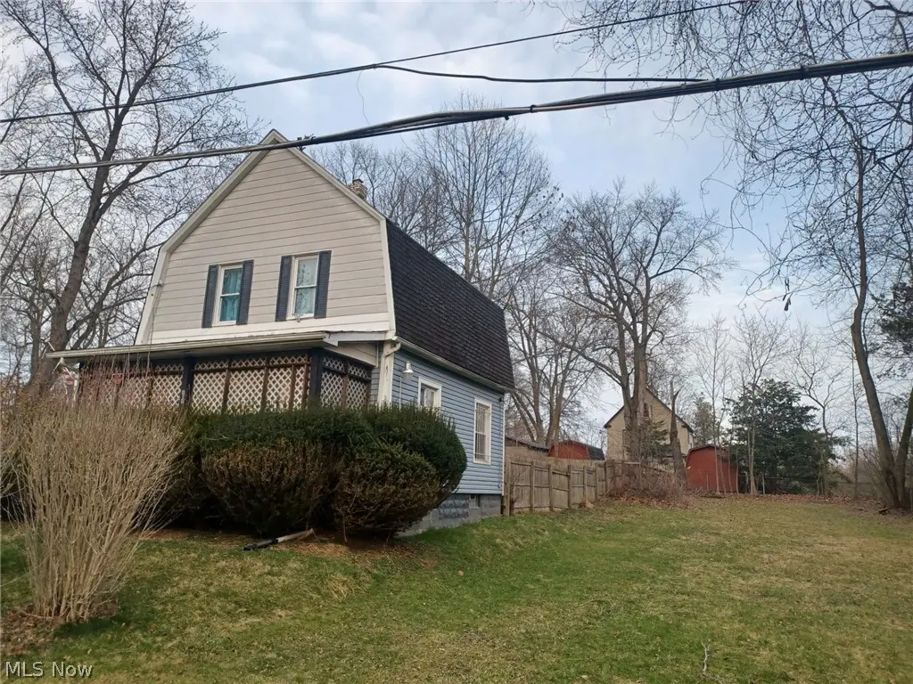 819 Lyden Ave