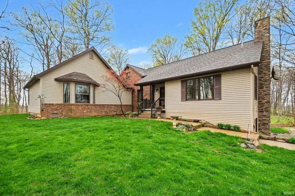 2552 N 325 Rd E