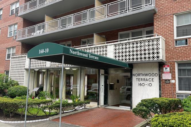 16010 89th Ave Unit 15H