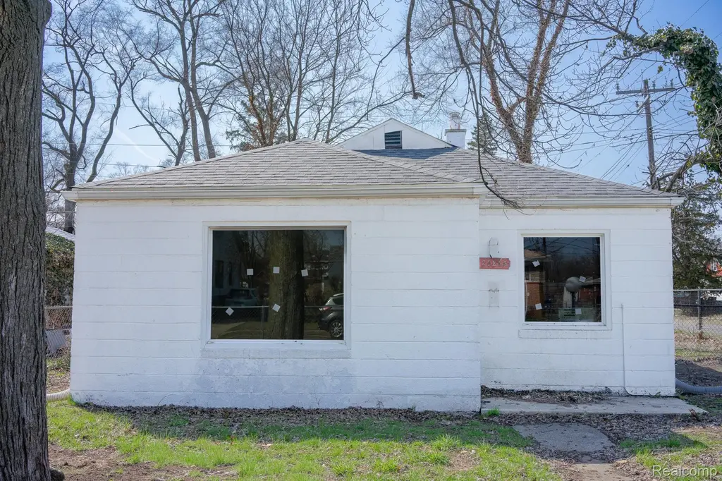 20255 Santa Rosa Dr