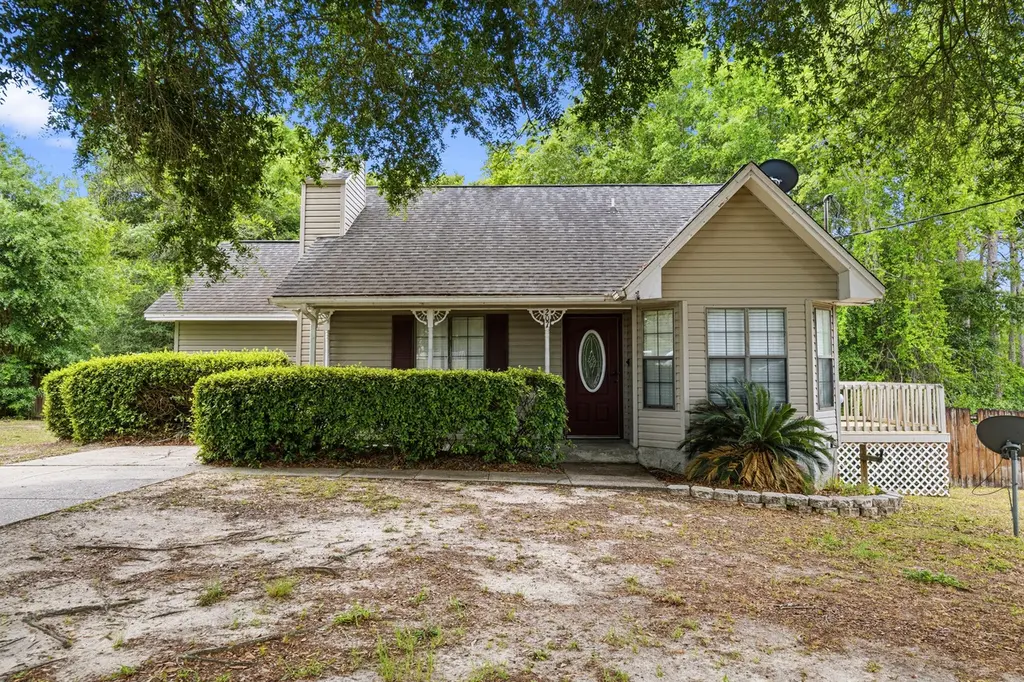 207 W Pinoak Ct