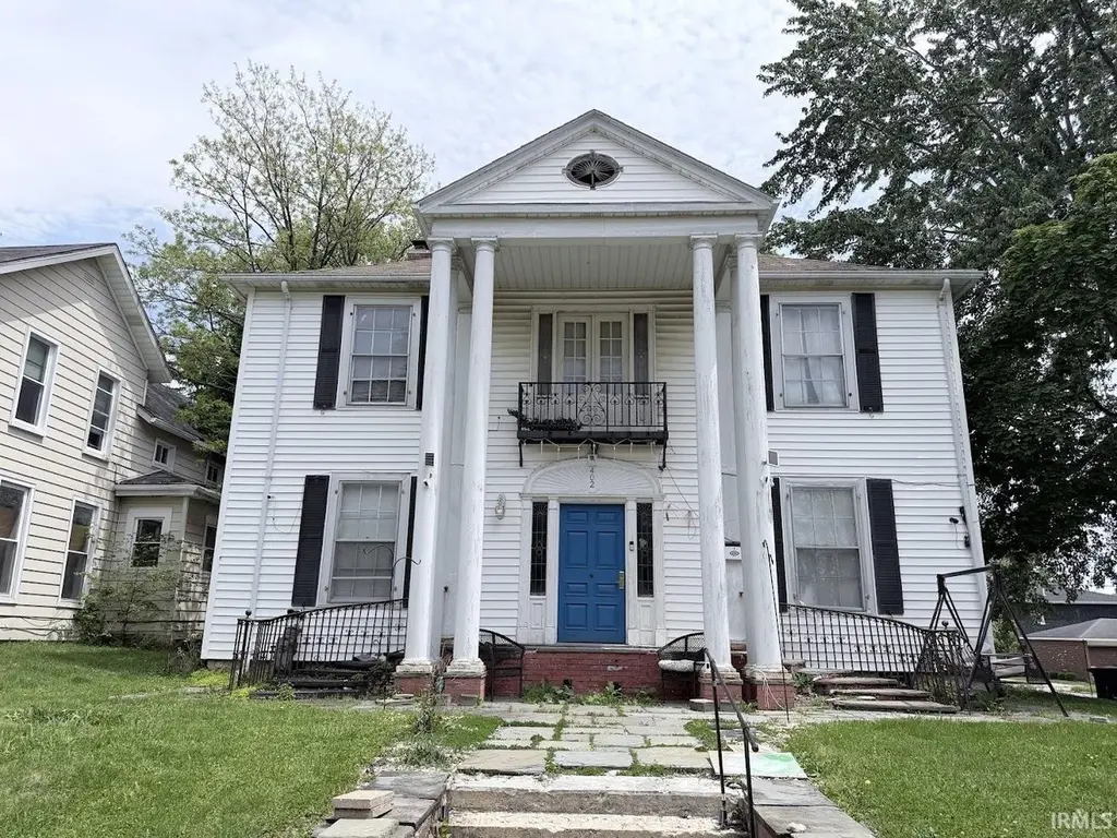 402 N High St
