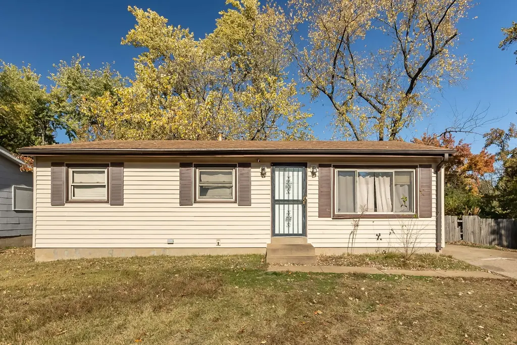 1427 Fairmeadows Ln