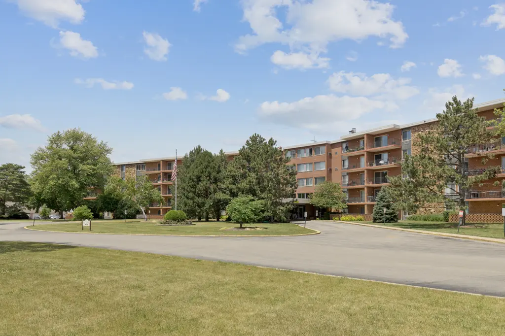 16 E Old Willow Rd Unit 202S