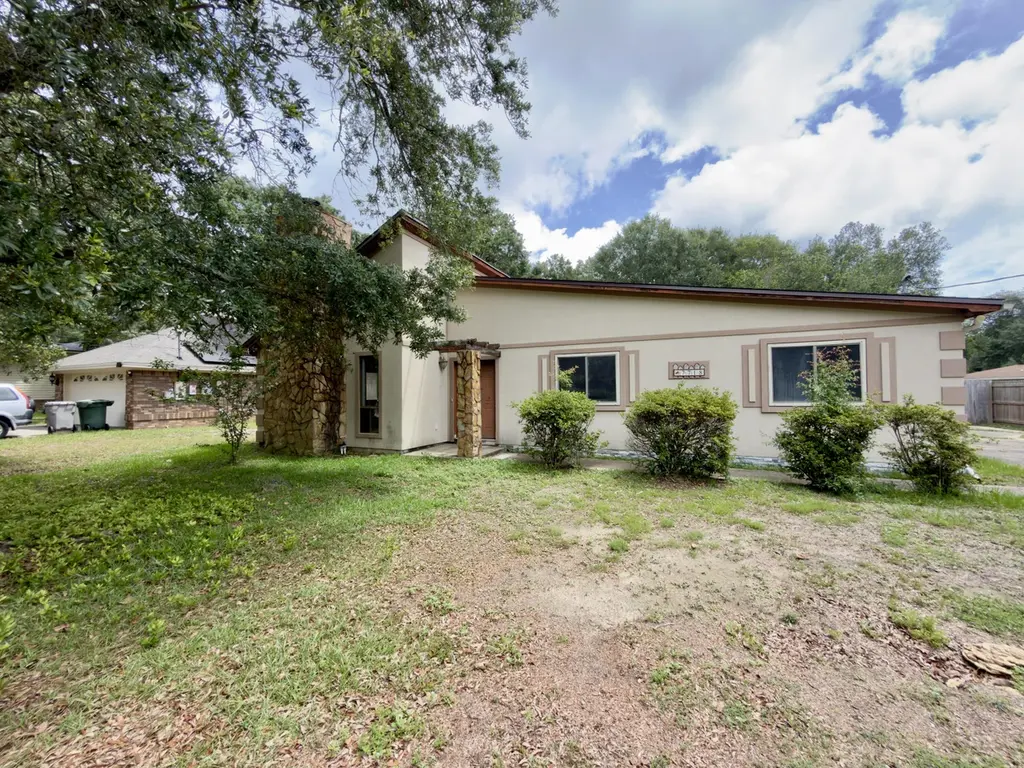 7718 Beechwood Dr