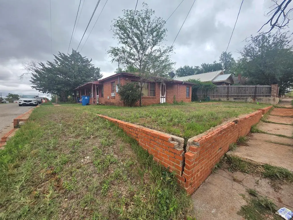 801 Bowie St