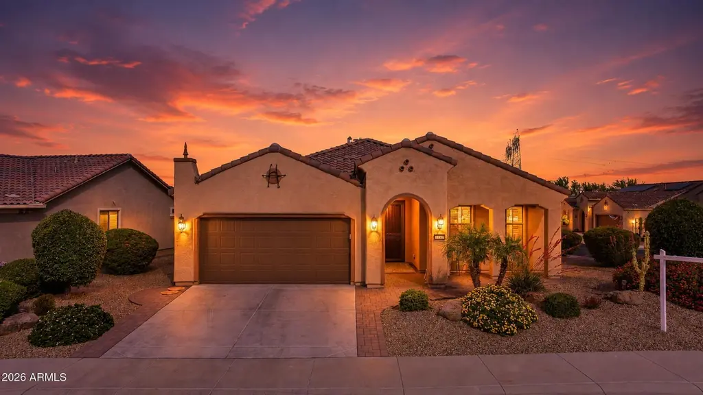 27414 W Tonopah Dr