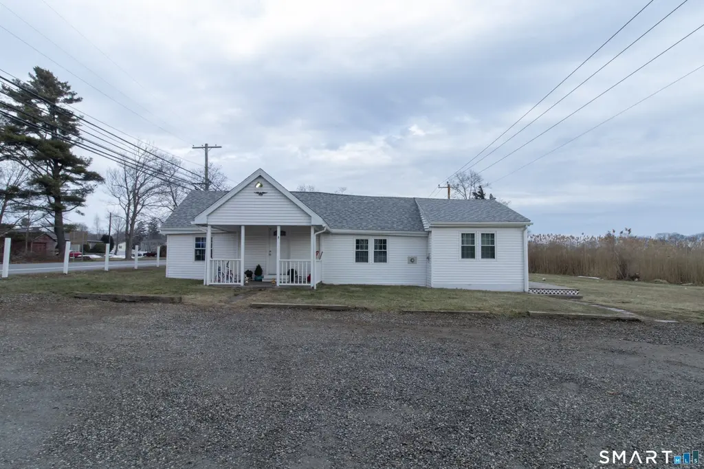 296 E Main St