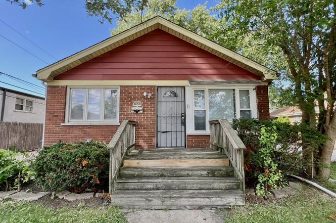 606 E 164th Pl