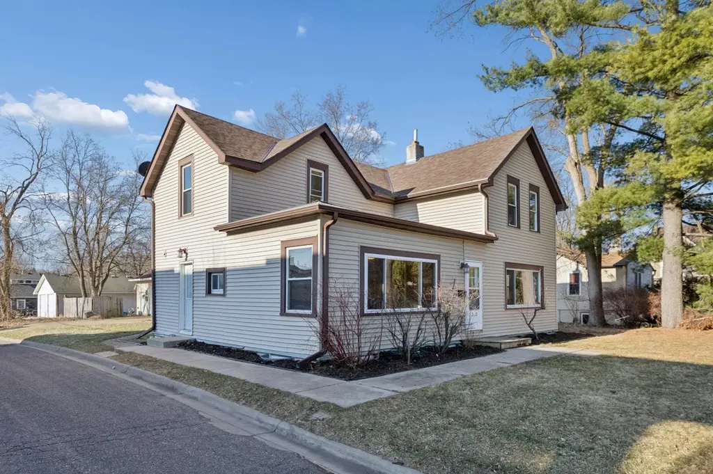 302 Benton St