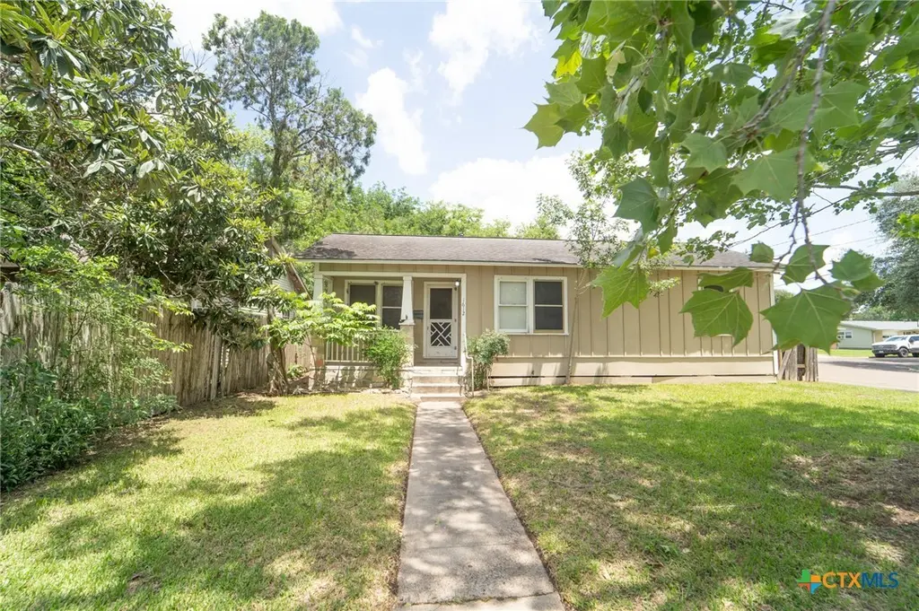 1612 E Mesquite Ln