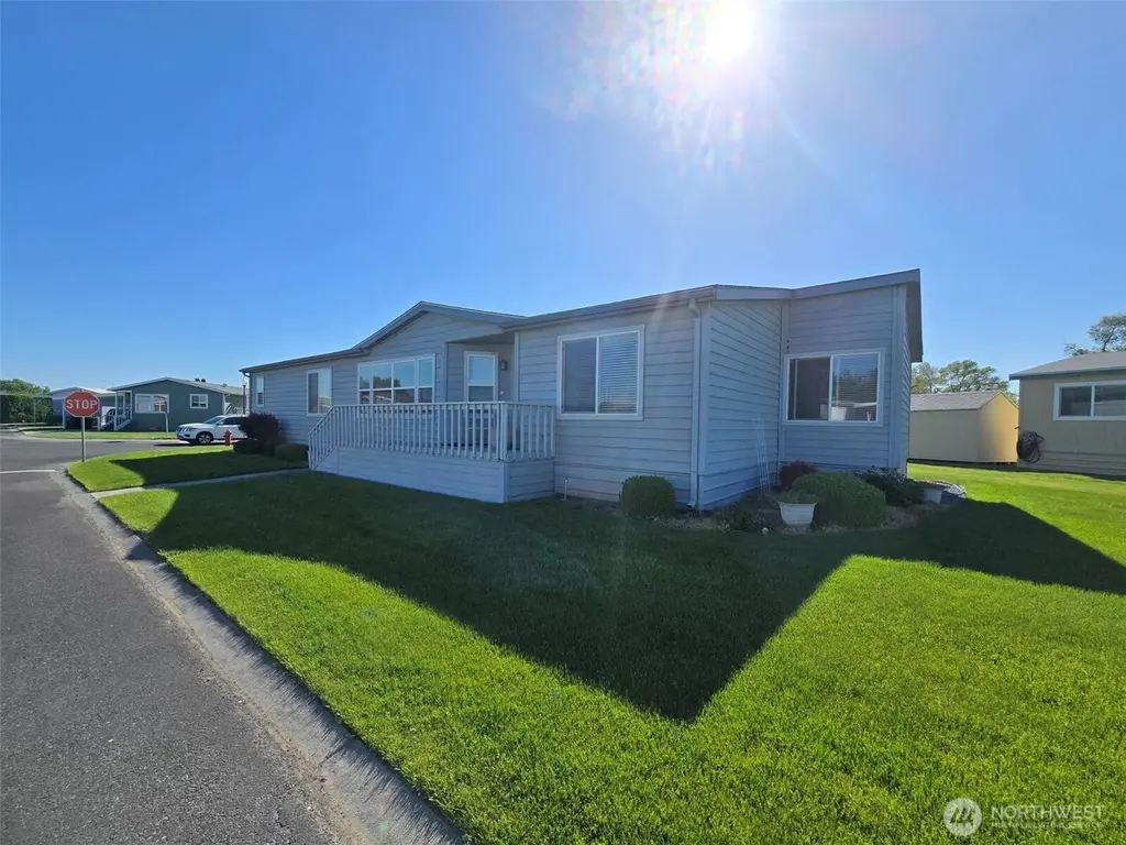 2240 W Broadway NE #224