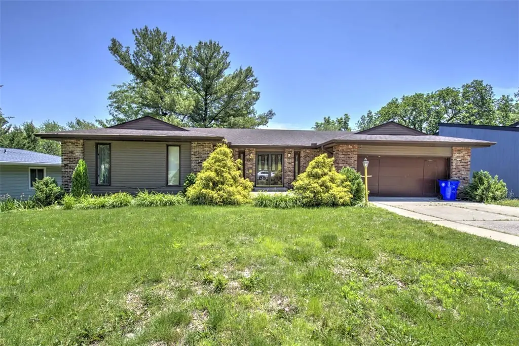 454 Shoreline Dr