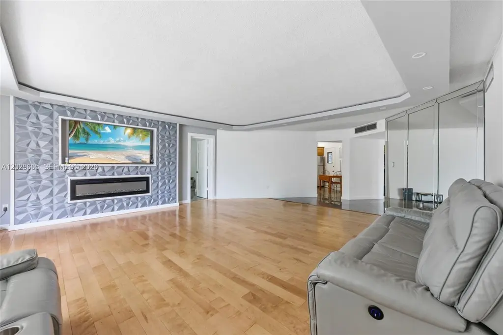 1501 NE 191st St Unit C217