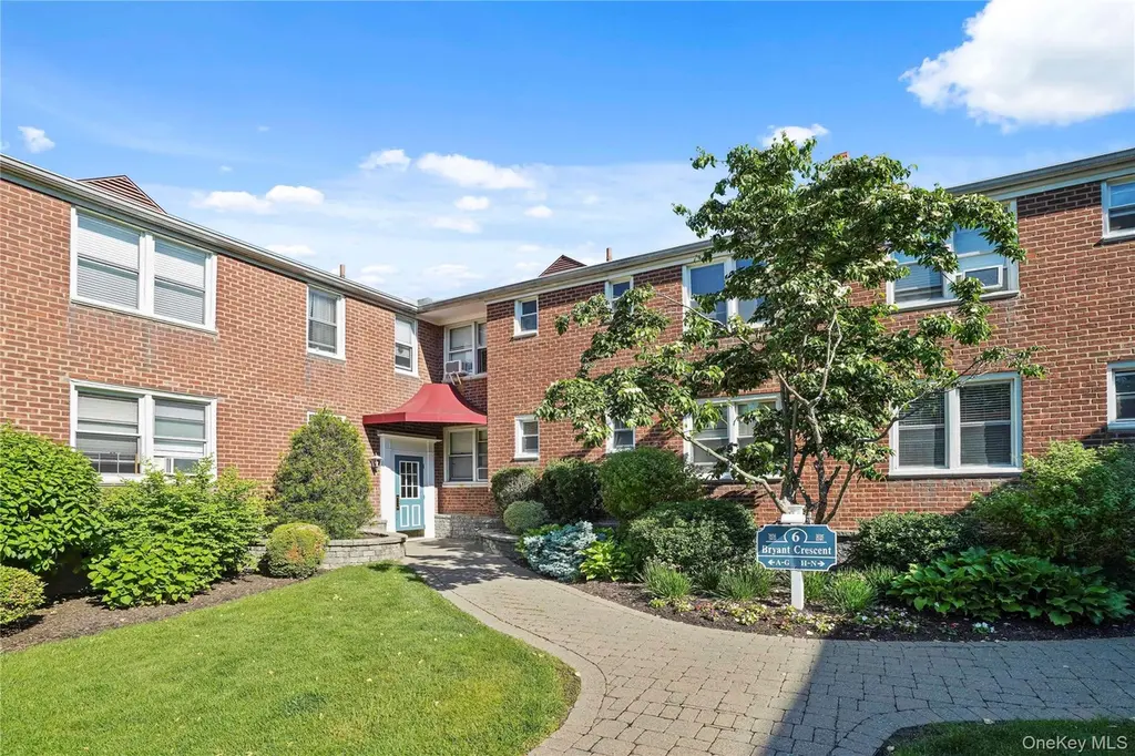 6 Bryant Cres Unit 2F