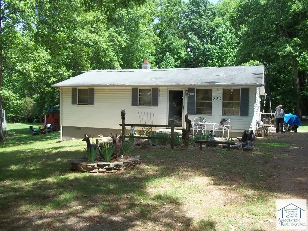 335 Hall Harbour Rd