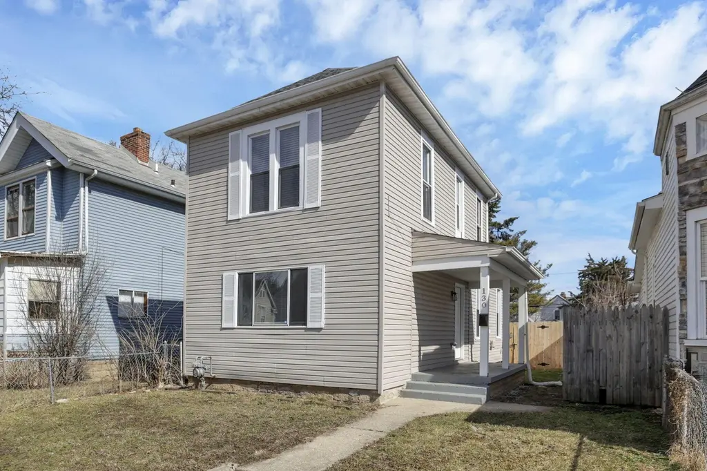 130 Chicago Ave