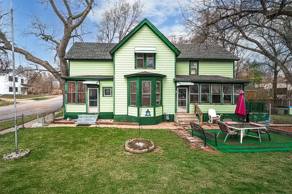 149 York Ave