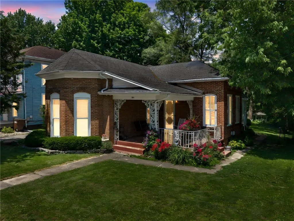 300 W Water St