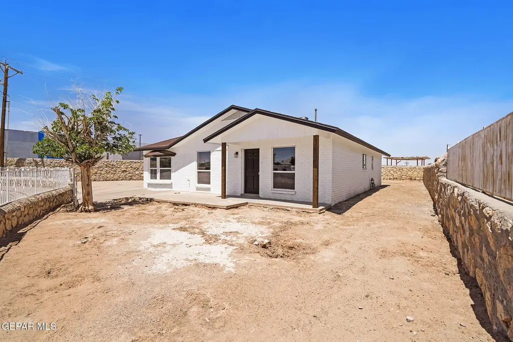 9626 Vallarta Dr