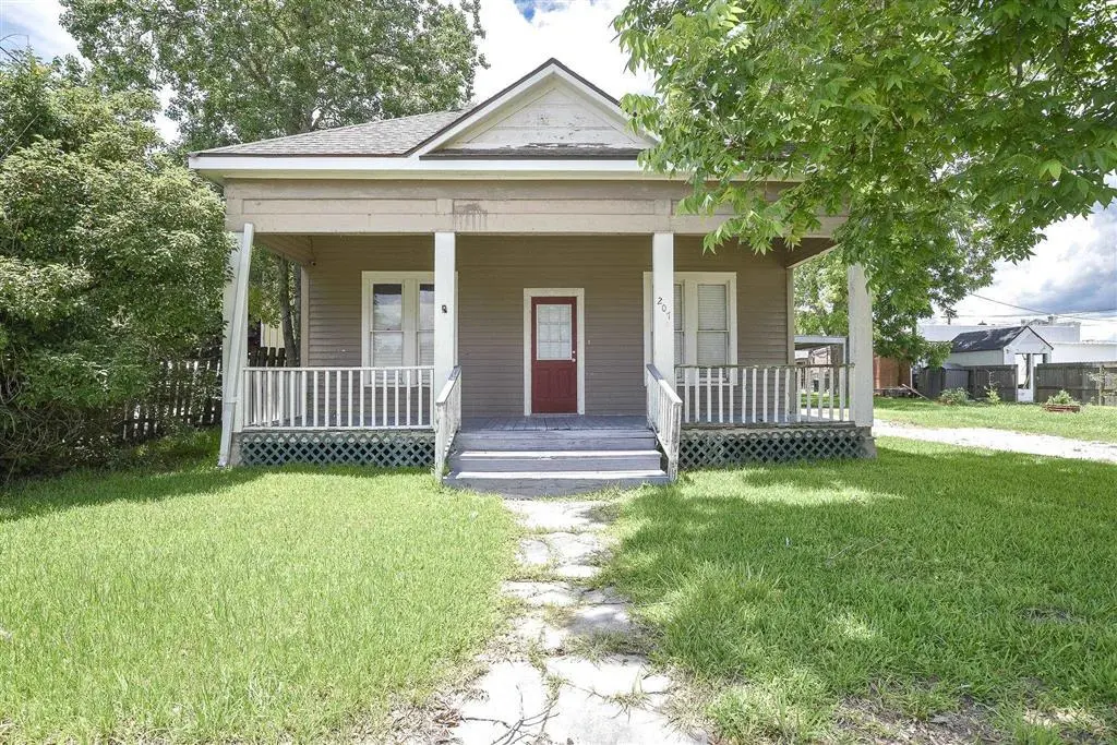207 Crowley St