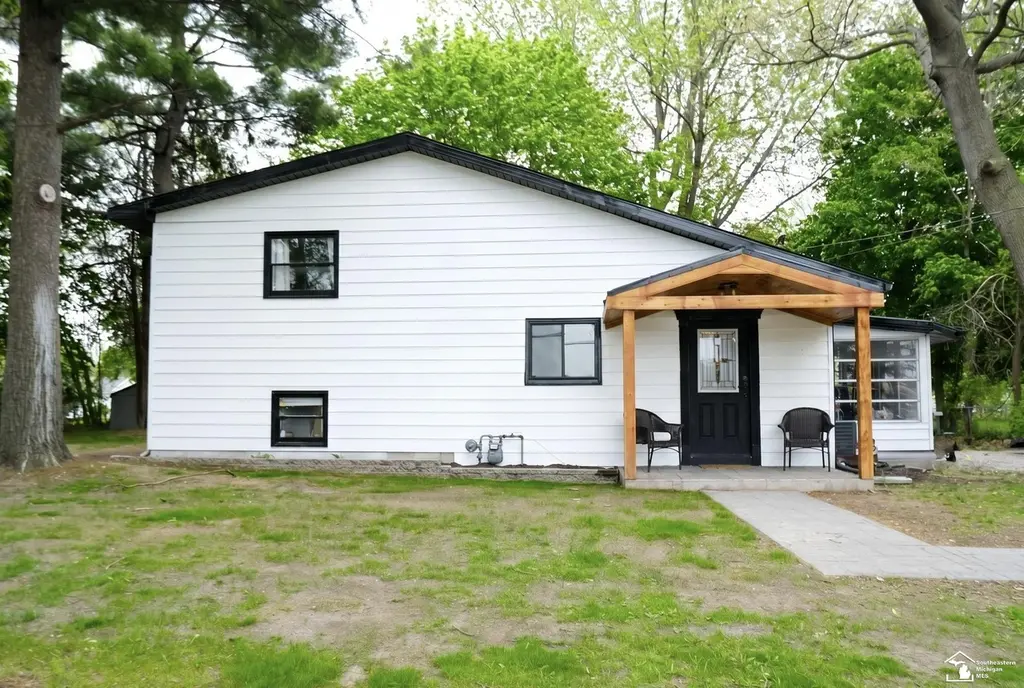 7252 Douglas Rd