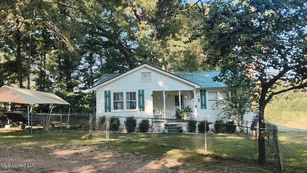 8 Lofton Ln