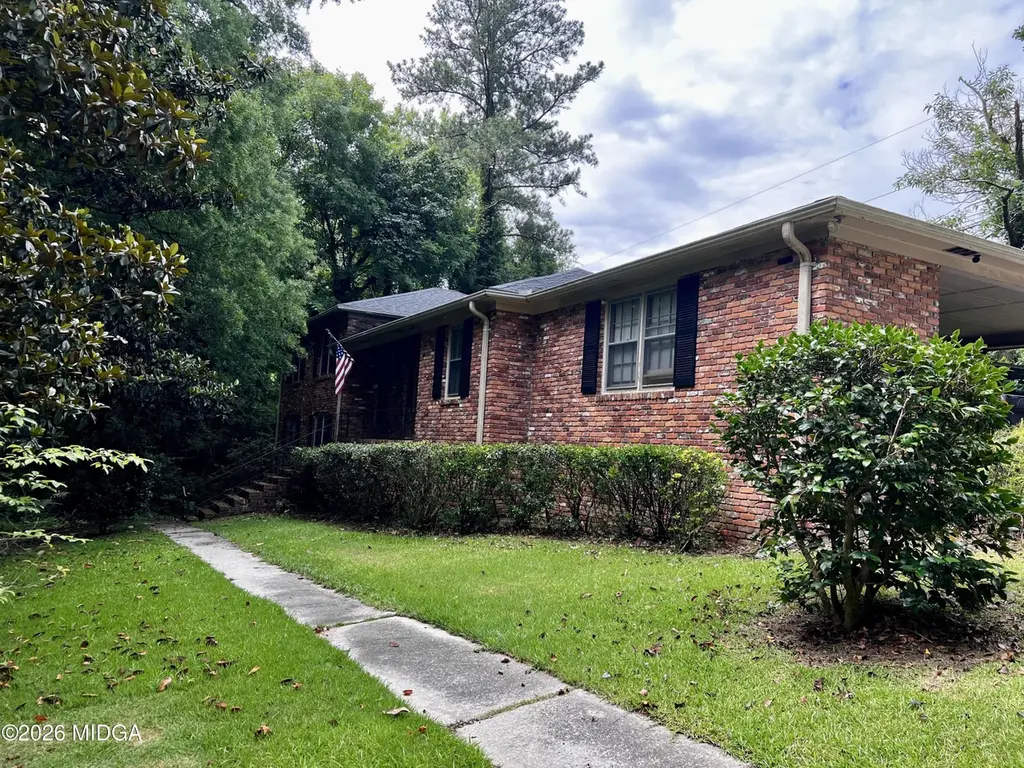 5038 Wingate Dr