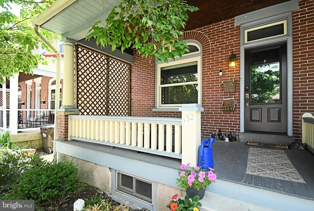 132 Walnut St
