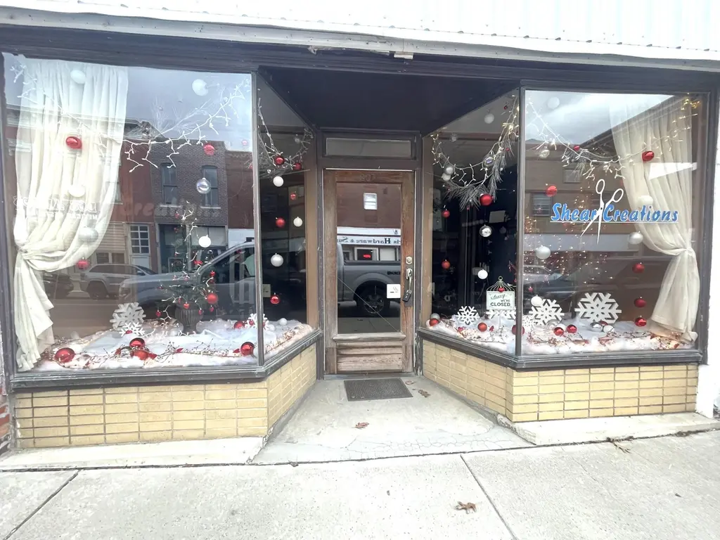 207 N Main St