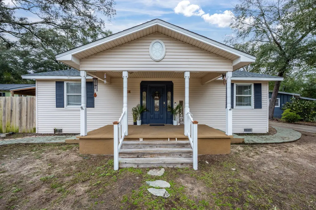 255 Edge Ave