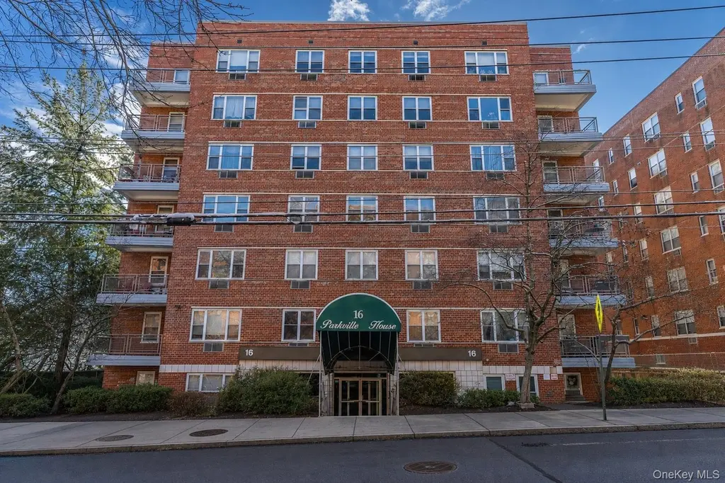 16 Lake St Unit 6G