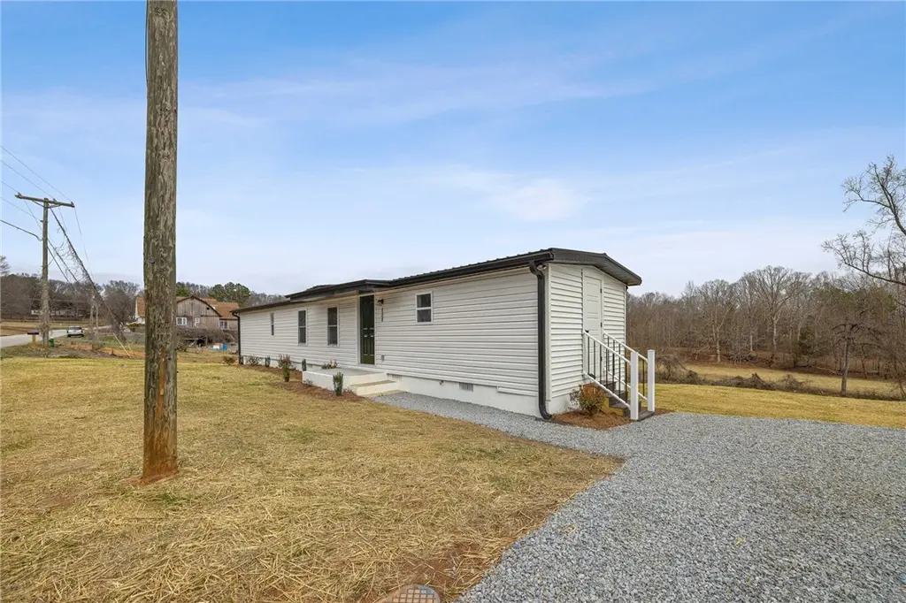139 Davis Rd