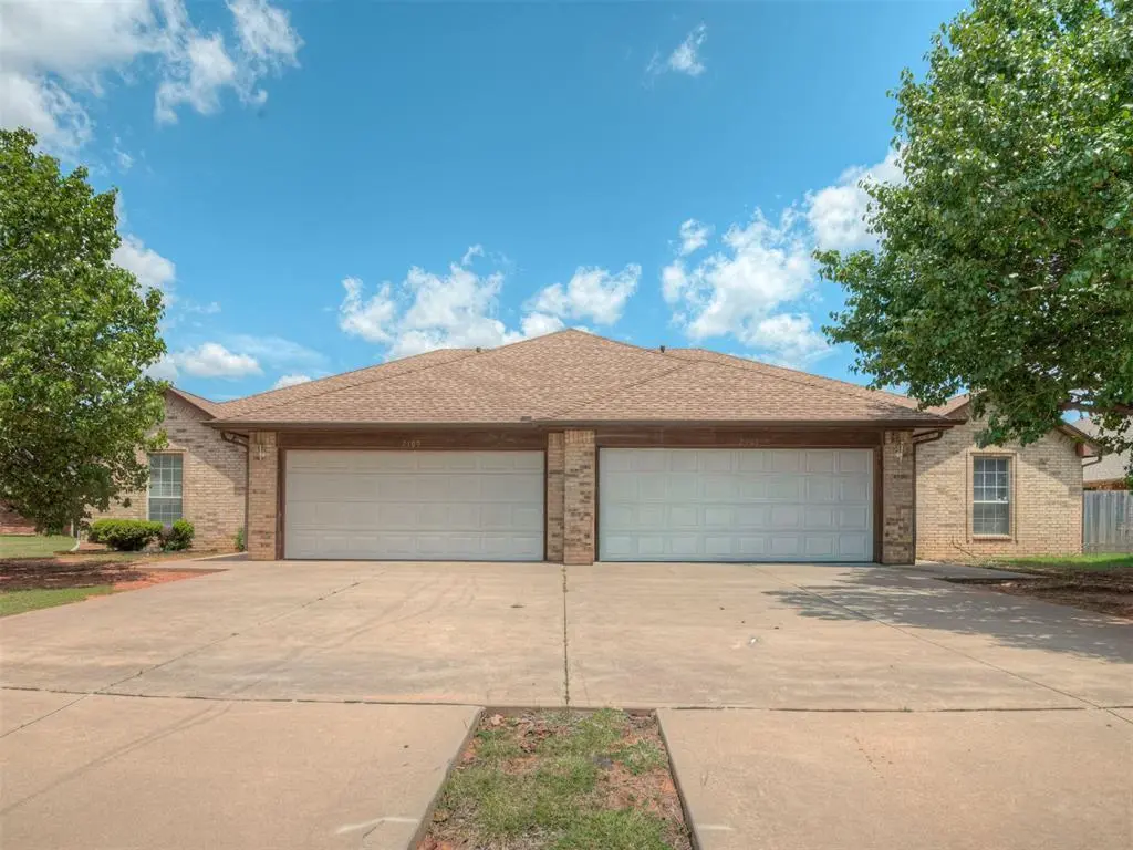2709 Silvertree Dr