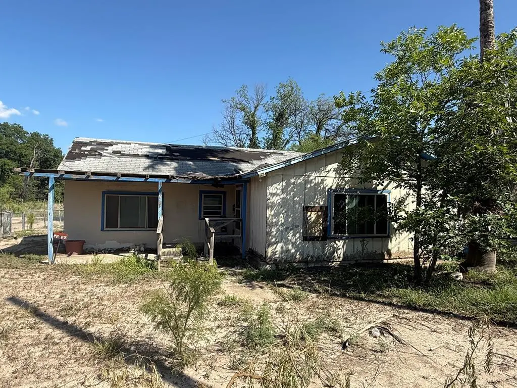 900 La Vacas St