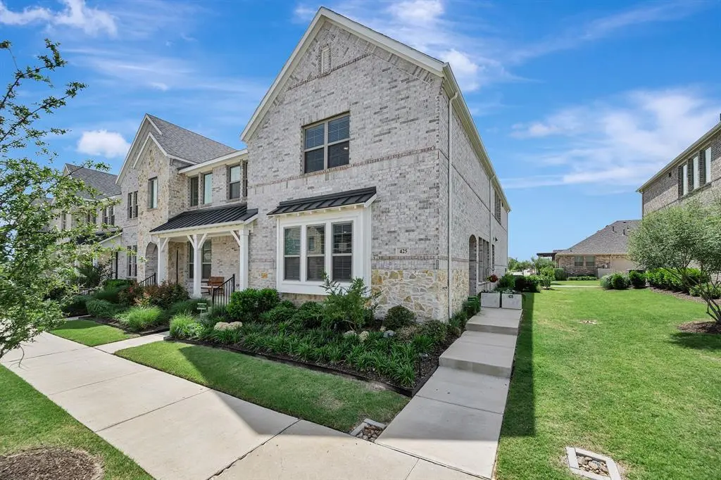 425 Parkside Dr