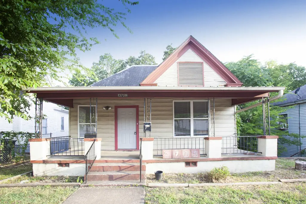 3709 W 12 St