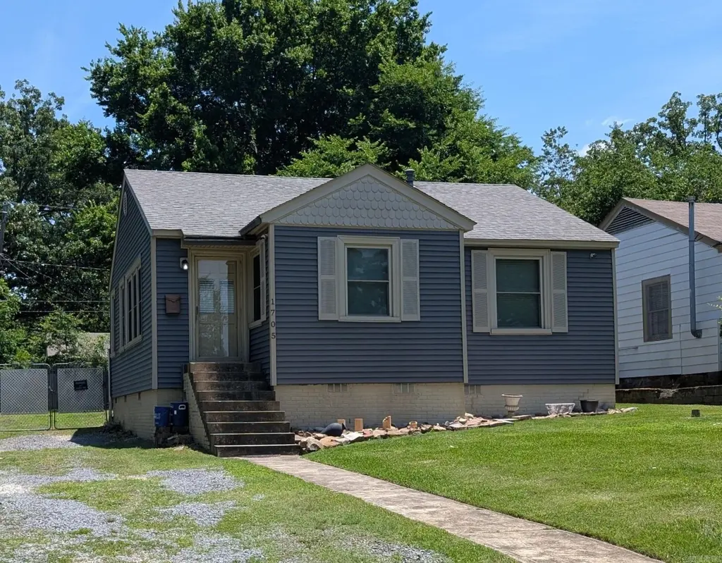 1705 S Pierce