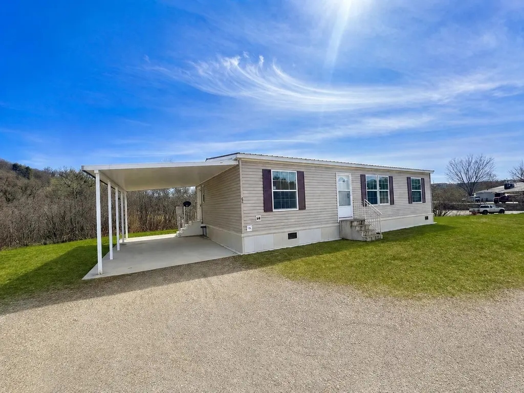43 Crystal Ln