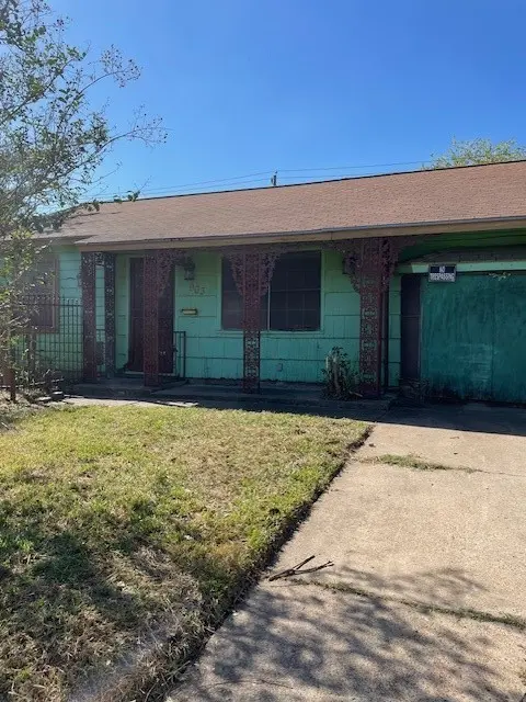 903 Bank Dr